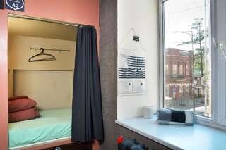 Хостелы Rolling Stones hostel Иркутск Односпальная кровать в общем номере для женщин-2